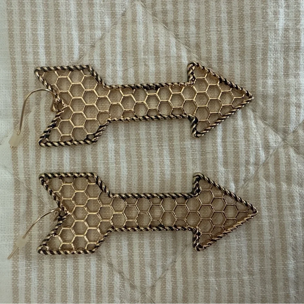 Vintage Gold Honeycomb Arrow Earrings